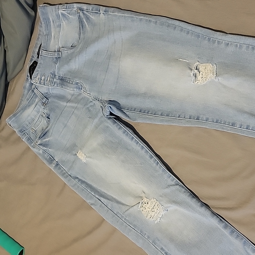 Distressed Crop Pant